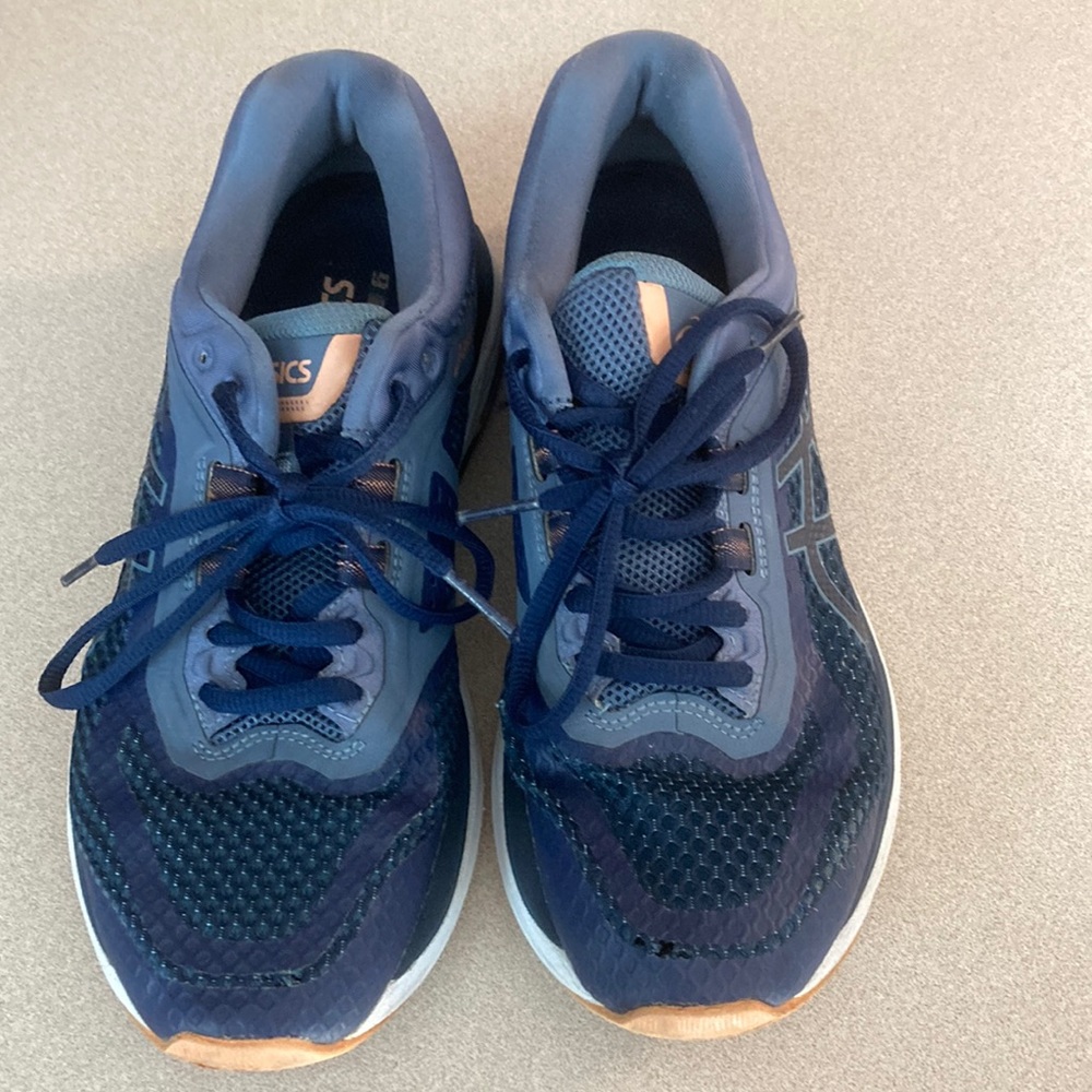 ASICS GT 2000women’s running sneakers; size 8; Dynamic Duo Max blue w/orange